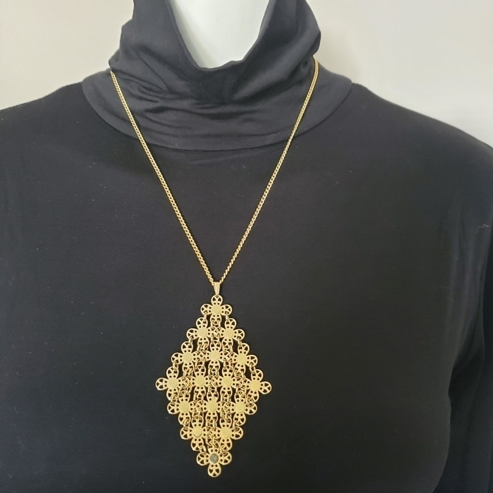 Vintage Sarah Coventry Golden Petals Necklace
